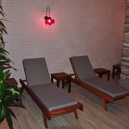 Emerald Dreams Apartment *